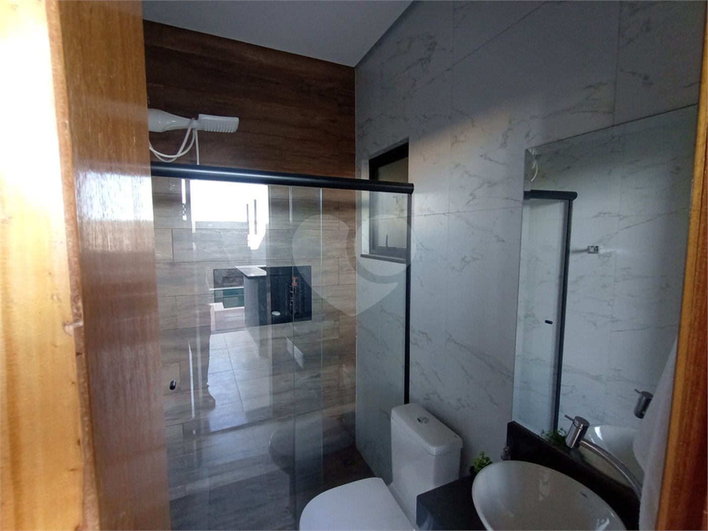 Casa à venda com 3 quartos, sendo 1 suíte, no condomínio Lago dos Ipês, Itapetininga - SP