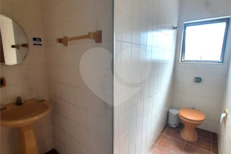 Sobrado à venda ou para alugar com 8 quartos, sendo 2 suítes, em Santo Amaro, São Paulo, SP