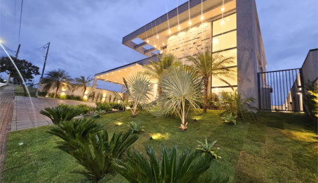 Casa à venda com 4 suítes no condomínio Villas do Jaguari, Santana de Parnaíba - SP