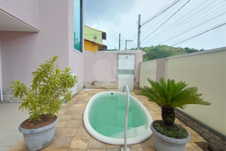 Casa à venda com 3 quartos, sendo 2 suítes, no condomínio Village da Posse, Rio de Janeiro - RJ