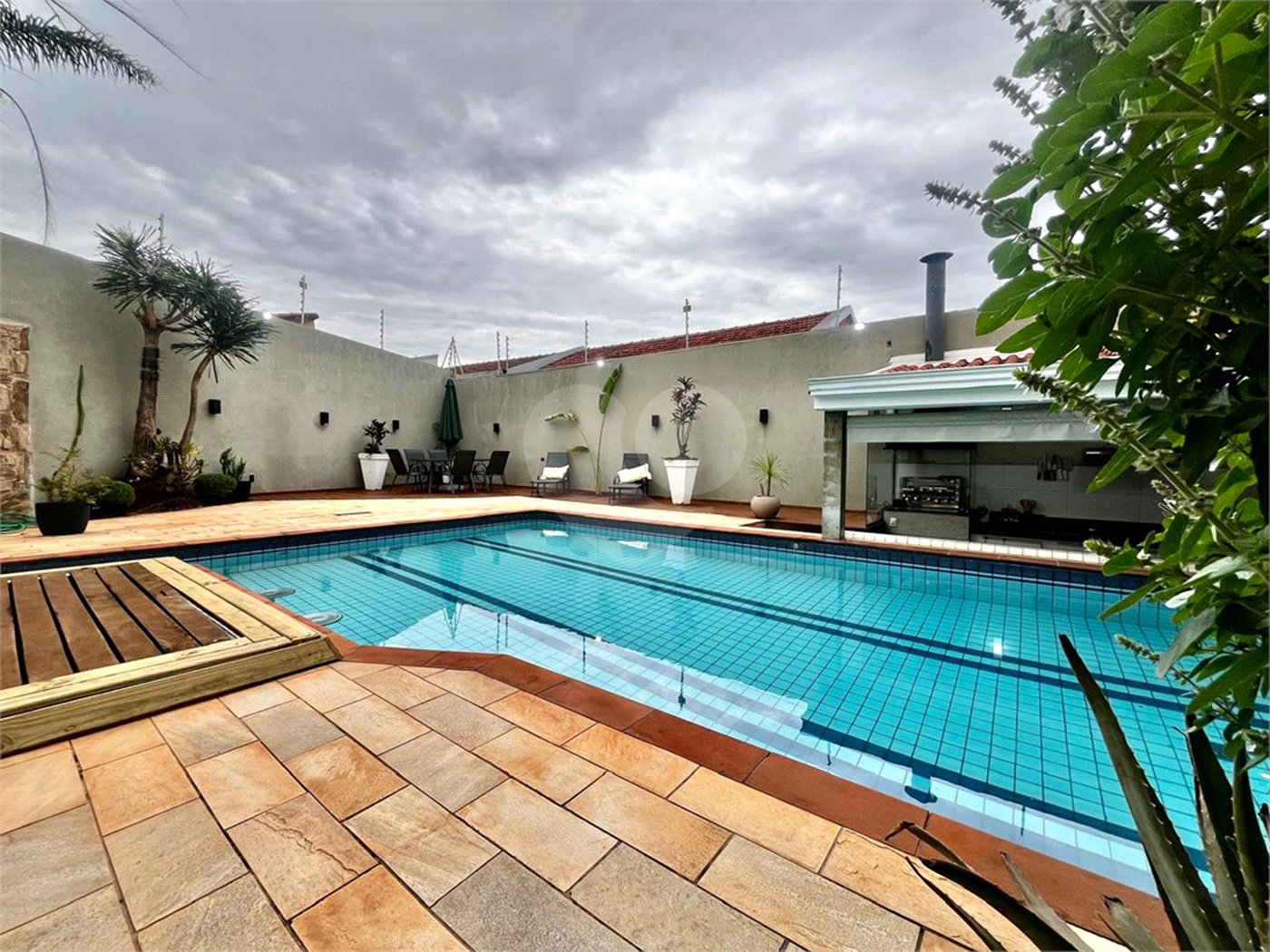 Casa à venda com 4 suítes em Vila Mazarino, Itapetininga, SP