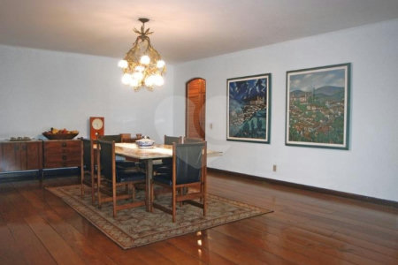 Casa à venda com 5 quartos, sendo 4 suítes, em Alto da Boa Vista, São Paulo, SP
