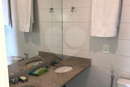 Casa à venda com 9 quartos, sendo 8 suítes, no condomínio Village Elisabete, Rio de Janeiro - RJ