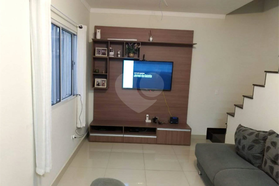Casa à venda com 2 suítes no condomínio Residencial Matos, São Paulo - SP