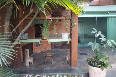 Sobrado à venda ou para alugar com 5 quartos, sendo 3 suítes, em Jardim Marajoara, São Paulo, SP