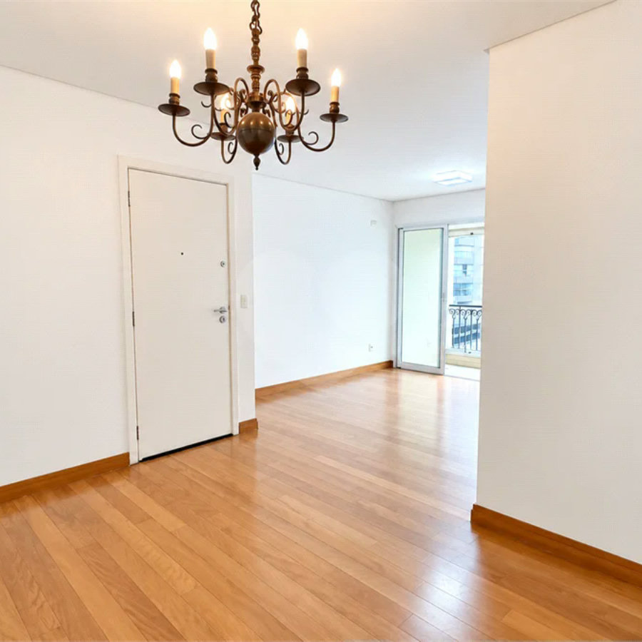 Apartamento à venda com 3 quartos, sendo 1 suíte, em Jardim das Acácias, São Paulo, SP