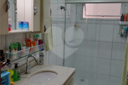 Sobrado à venda com 3 quartos, sendo 1 suíte,  em Vila Oliveira, Mogi das Cruzes, SP