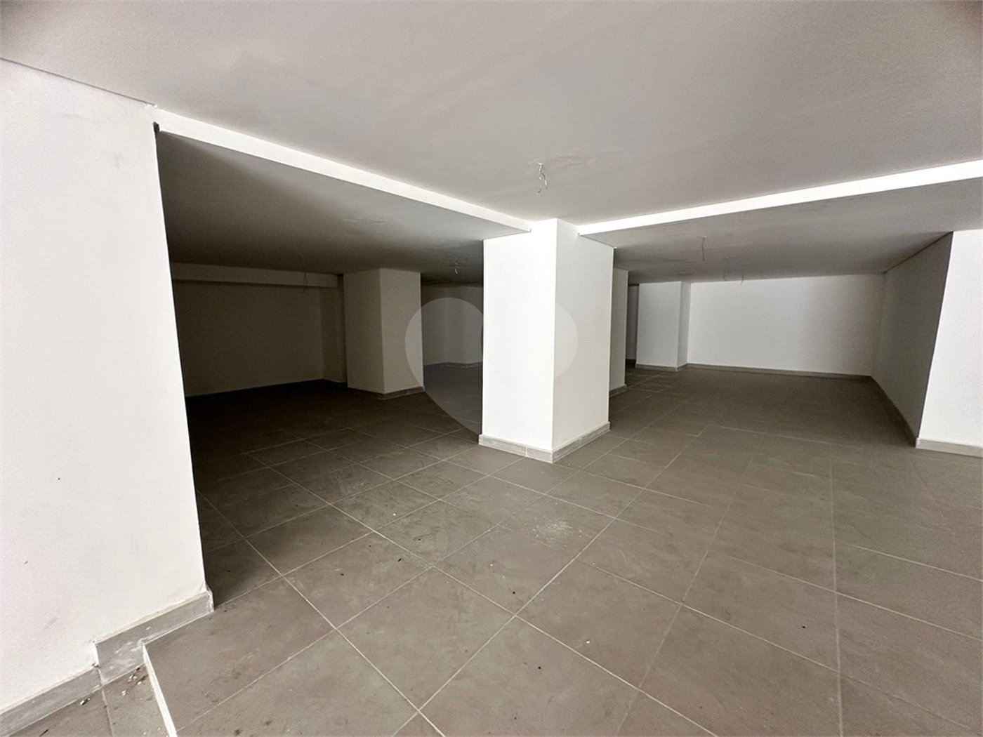 Casa à venda com 4 suítes no condomínio Villaggio Houda, São Paulo - SP