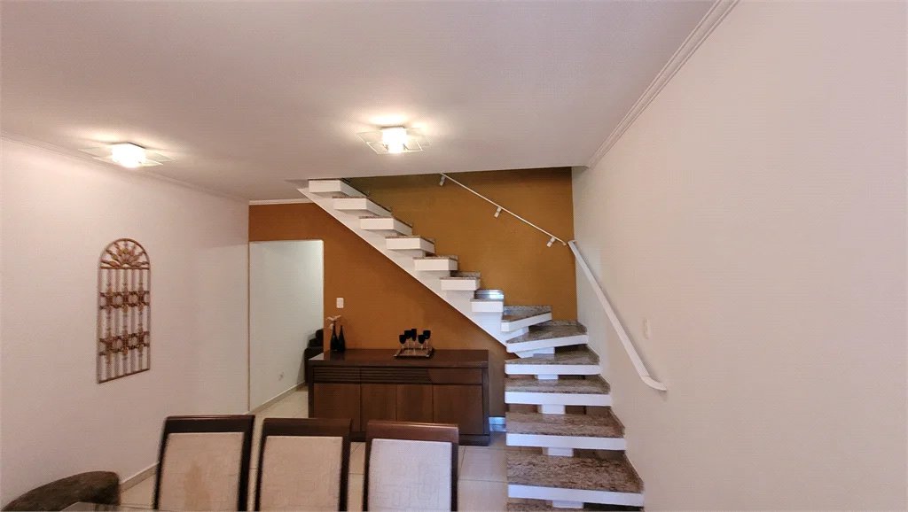 Sobrado à venda com 3 quartos, sendo 1 suíte, em Vila Romana, São Paulo, SP