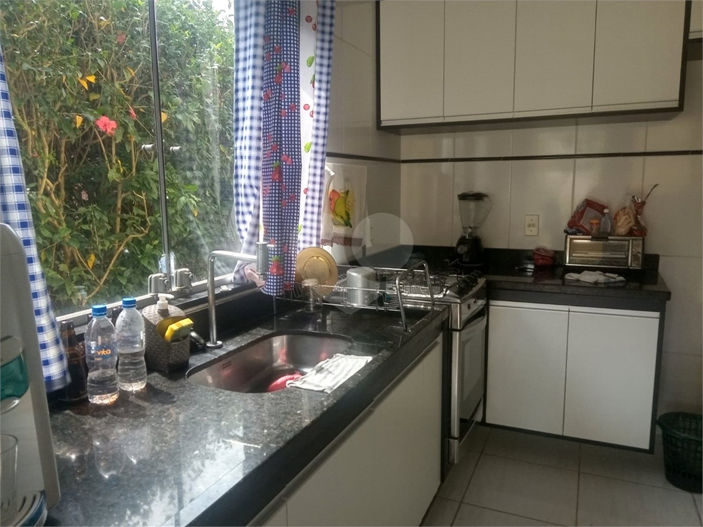 Casa à venda com 4 quartos, sendo 1 suíte,  no condomínio Village da Serra, Araçoiaba da Serra - SP