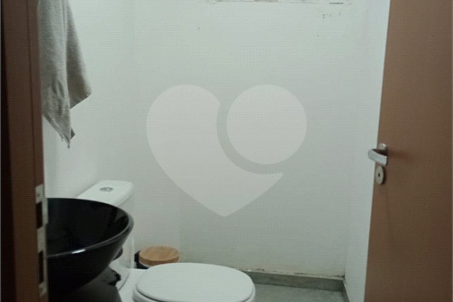 Sobrado à venda com 3 quartos, sendo 1 suíte,  em Jardim Guairaca, São Paulo, SP