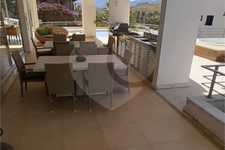 Casa à venda com 5 suítes em Tanque, Atibaia, SP