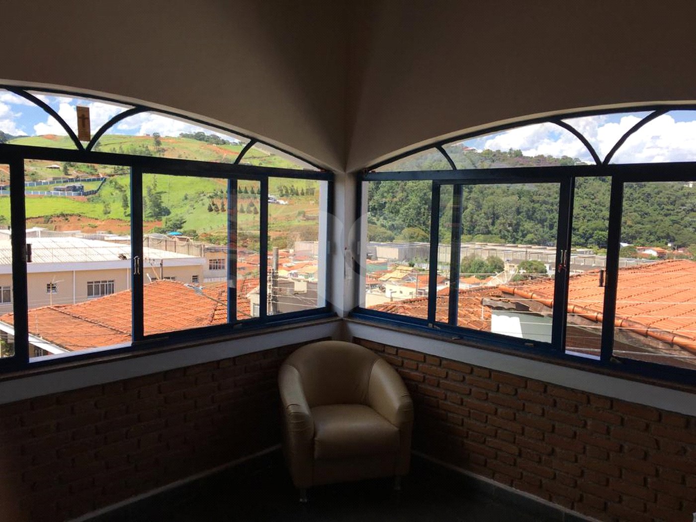 Casa à venda com 4 quartos, sendo 1 suíte, no Centro, Piracaia, SP