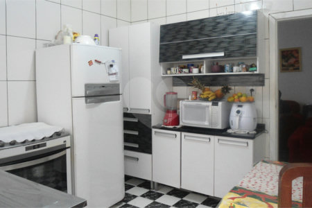 Sobrado à venda com 5 quartos, sendo 2 suítes,  em Vila Cidinha, Mogi das Cruzes, SP