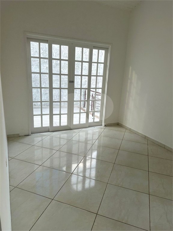 Casa à venda com 4 quartos, sendo 1 suíte,  no condomínio Jardim das Acácias, Cotia - SP