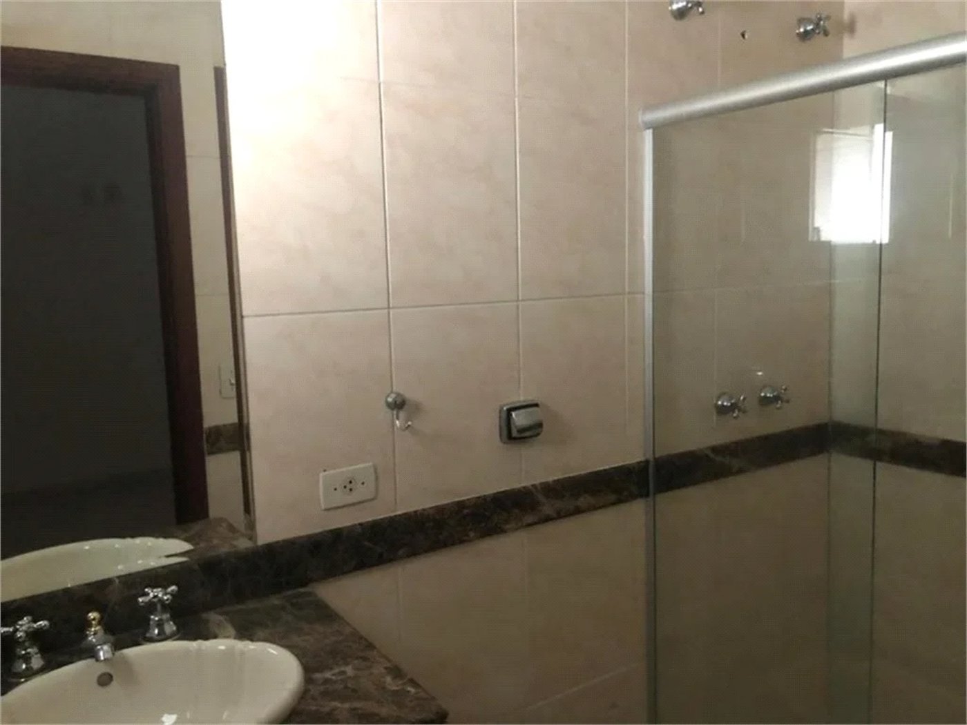 Casa à venda com 4 suítes no condomínio Vila das Emboabas, São Paulo - SP