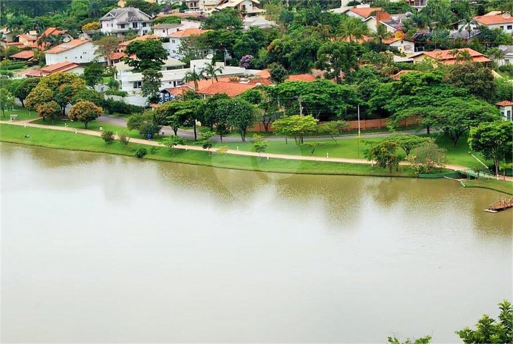 Casa à venda com 5 quartos, sendo 3 suítes, no condomínio Estância Marambaia, Vinhedo - SP
