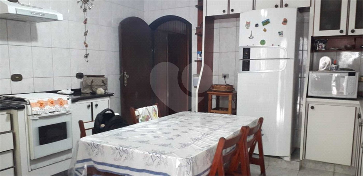 Casa à venda com 4 quartos, sendo 2 suítes, no condomínio Gleba II, Mairiporã - SP