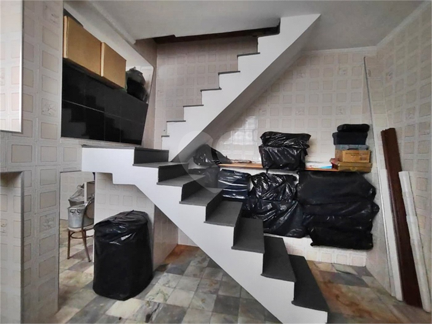 Casa à venda com 3 quartos, sendo 1 suíte, no condomínio Vila Paiva, São Paulo - SP
