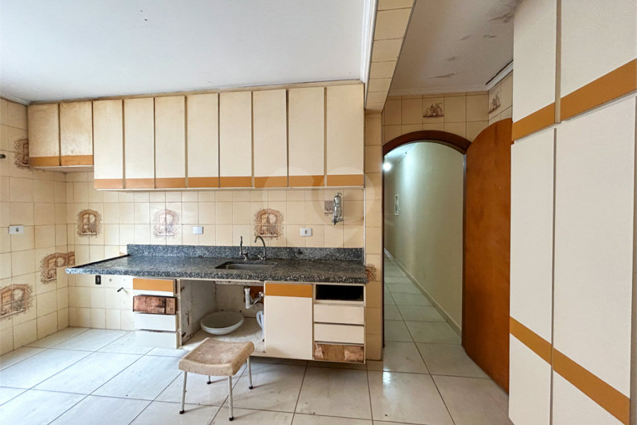 Sobrado à venda com 4 quartos, sendo 3 suítes, em Vila Prudente, São Paulo, SP