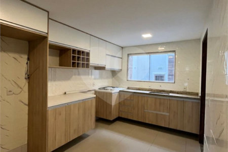 Casa à venda com 3 quartos, sendo 2 suítes, no condomínio Notting Hill - Campo Grande, Rio de Janeiro - RJ