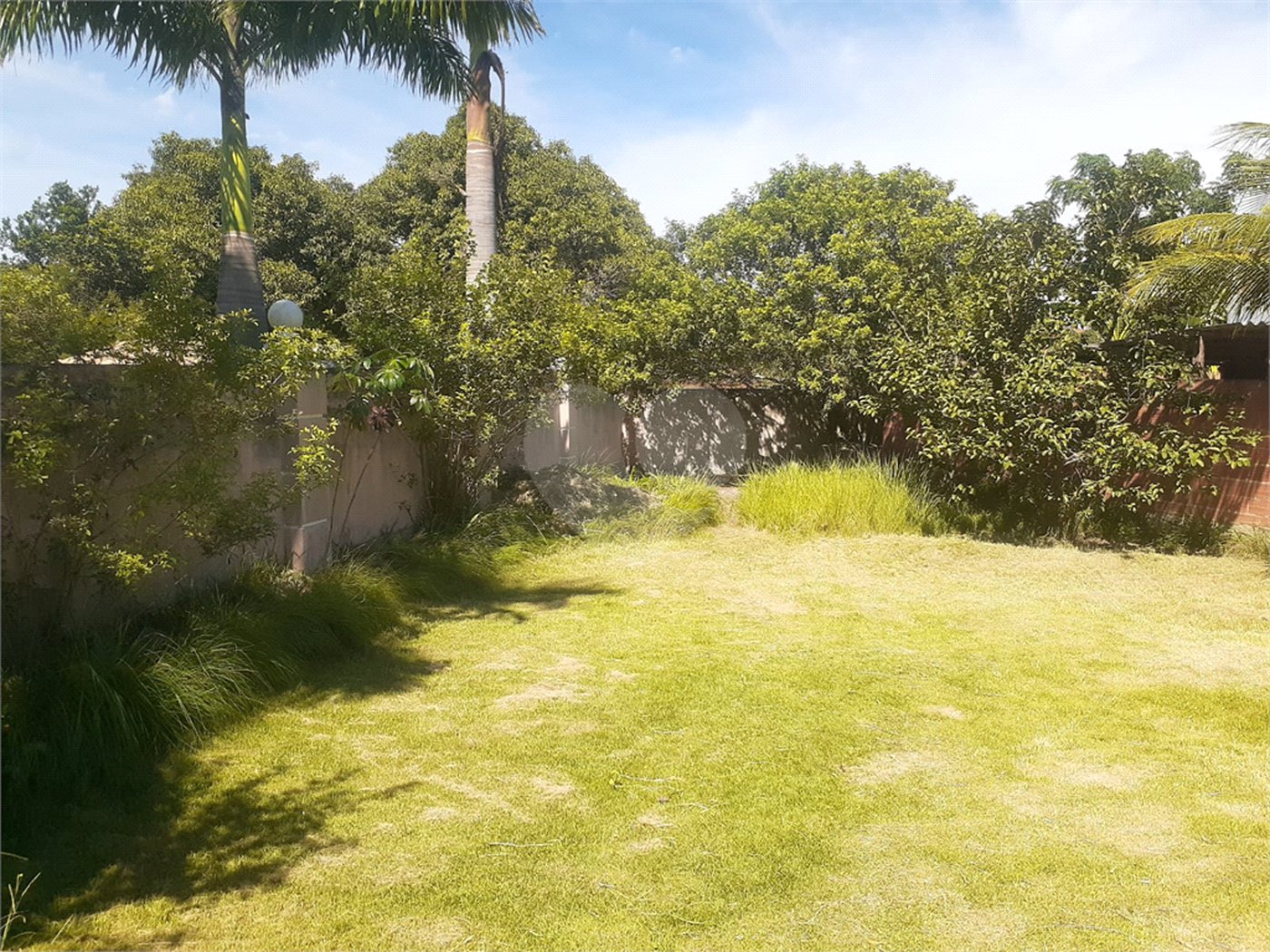 Terreno à venda em condomínio residencial no Serramar – Rio das Ostras, a 5 minutos da praia