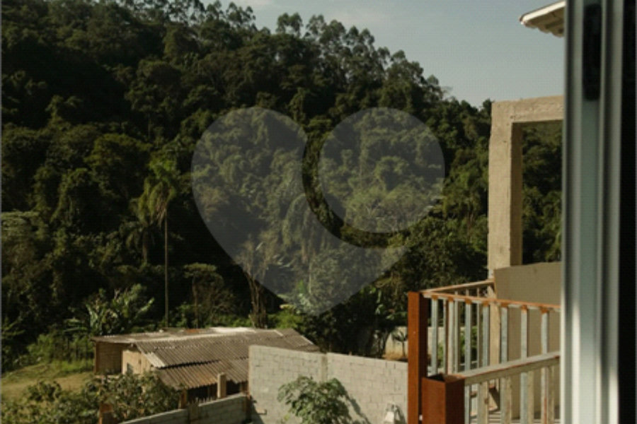 Casa à venda ou para alugar com 3 suítes em Mairiporã, SP