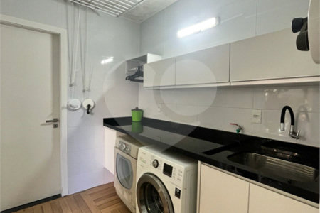 Sobrado à venda com 5 quartos, sendo 2 suítes, em Alto da Boa Vista, São Paulo, SP