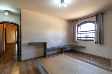 Casa à venda com 4 quartos, sendo 1 suíte, em Campo Belo, São Paulo, SP