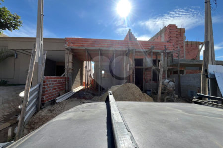 Casa à venda com 2 quartos, sendo 1 suíte,  no condomínio Tivolli, Itapetininga - SP