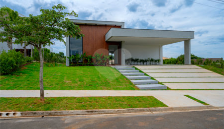 Casa à venda com 3 suítes no condomínio Village Saint Charbel, Araçoiaba da Serra - SP
