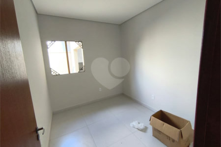 Casa à venda com 3 quartos, sendo 1 suíte, no condomínio Tivolli, Itapetininga - SP