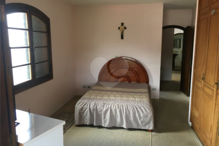 Casa à venda com 4 quartos, sendo 1 suíte, no Centro, Piracaia, SP