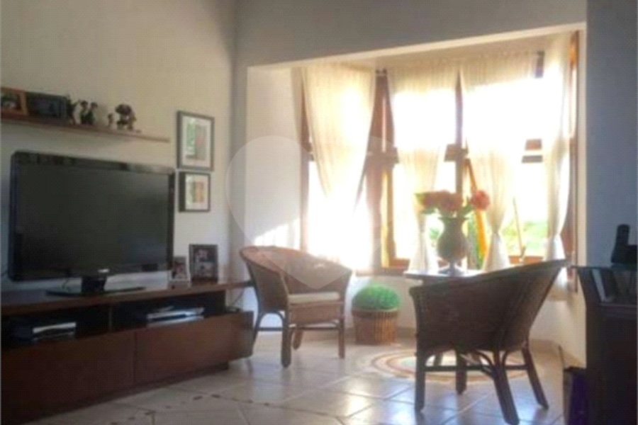 Sobrado à venda com 5 quartos, sendo 2 suítes, em Seerra da Cantareira, Mairiporã, SP