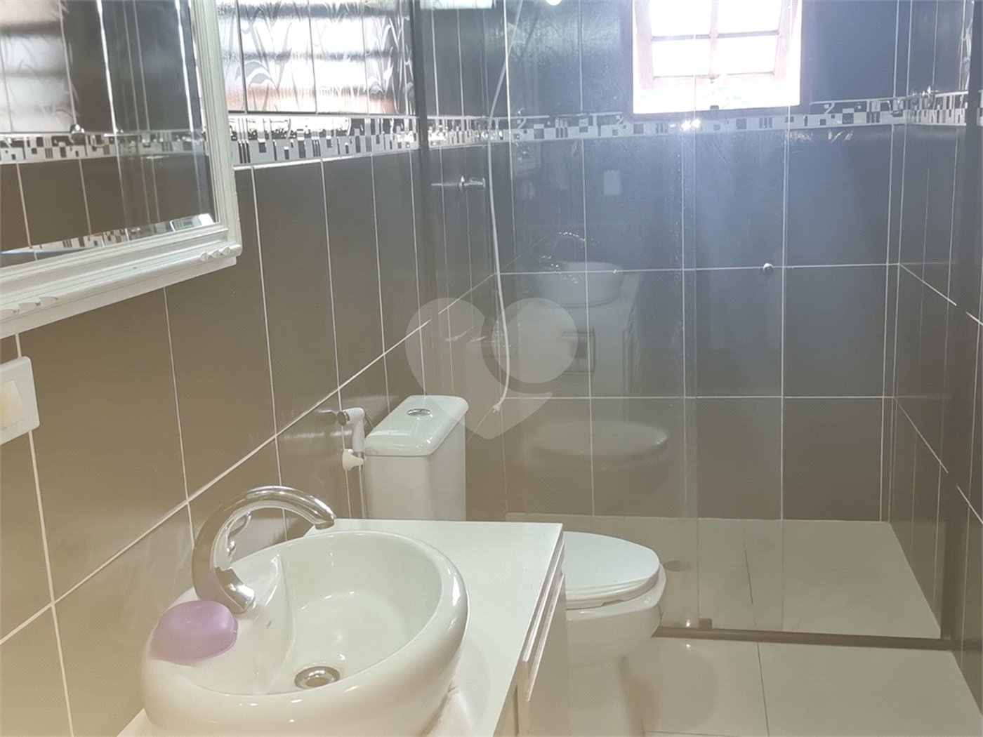 Sobrado à venda ou para alugar com 3 quartos, sendo 2 suítes,  em Ferreira, São Paulo, SP