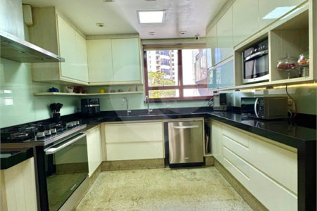 Apartamento à venda com 4 suítes em Vila Suzana, São Paulo, SP