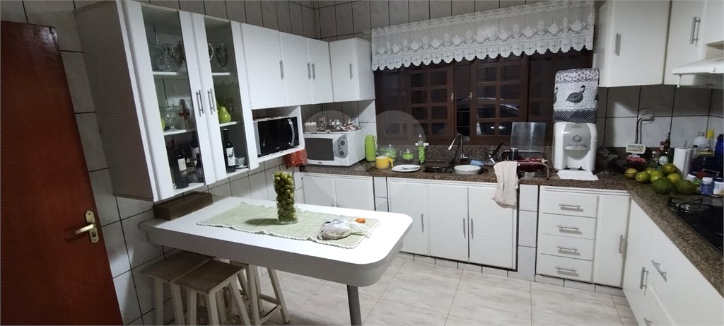 Casa à venda com 3 quartos, sendo 1 suíte, no Centro, Paranaíba, MS