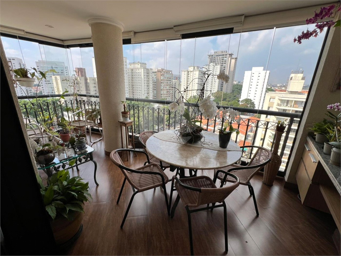 Apartamento à venda com 2 suítes em Campo Belo, São Paulo, SP