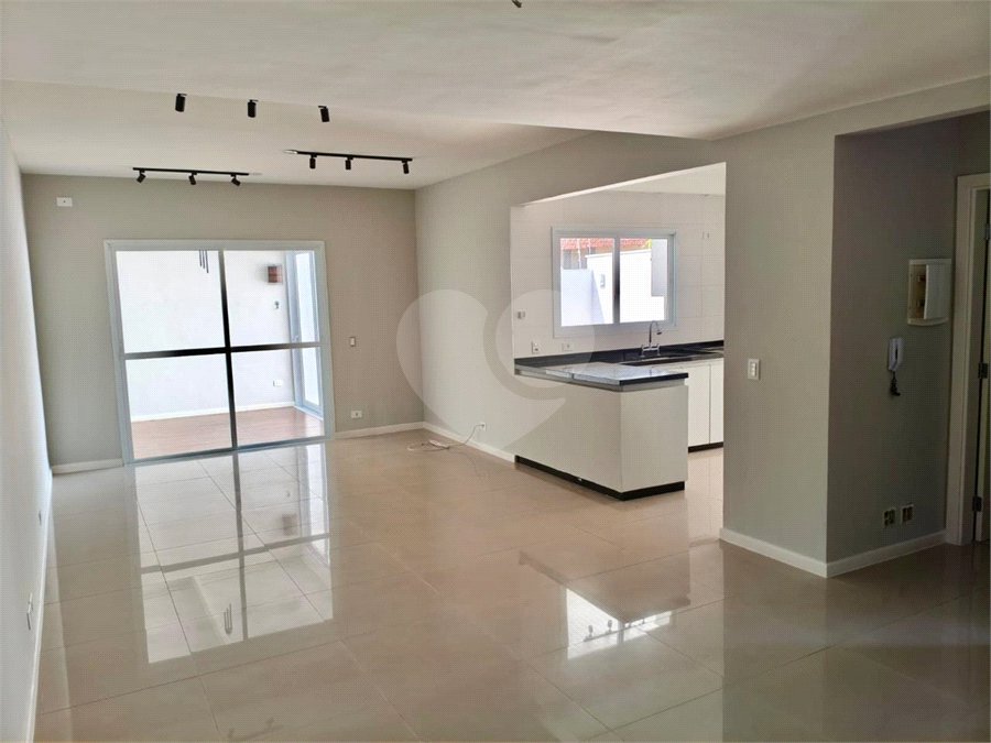 Casa à venda com 3 quartos, sendo 1 suíte, no condomínio Residencial Rio Preto Village, Atibaia - SP