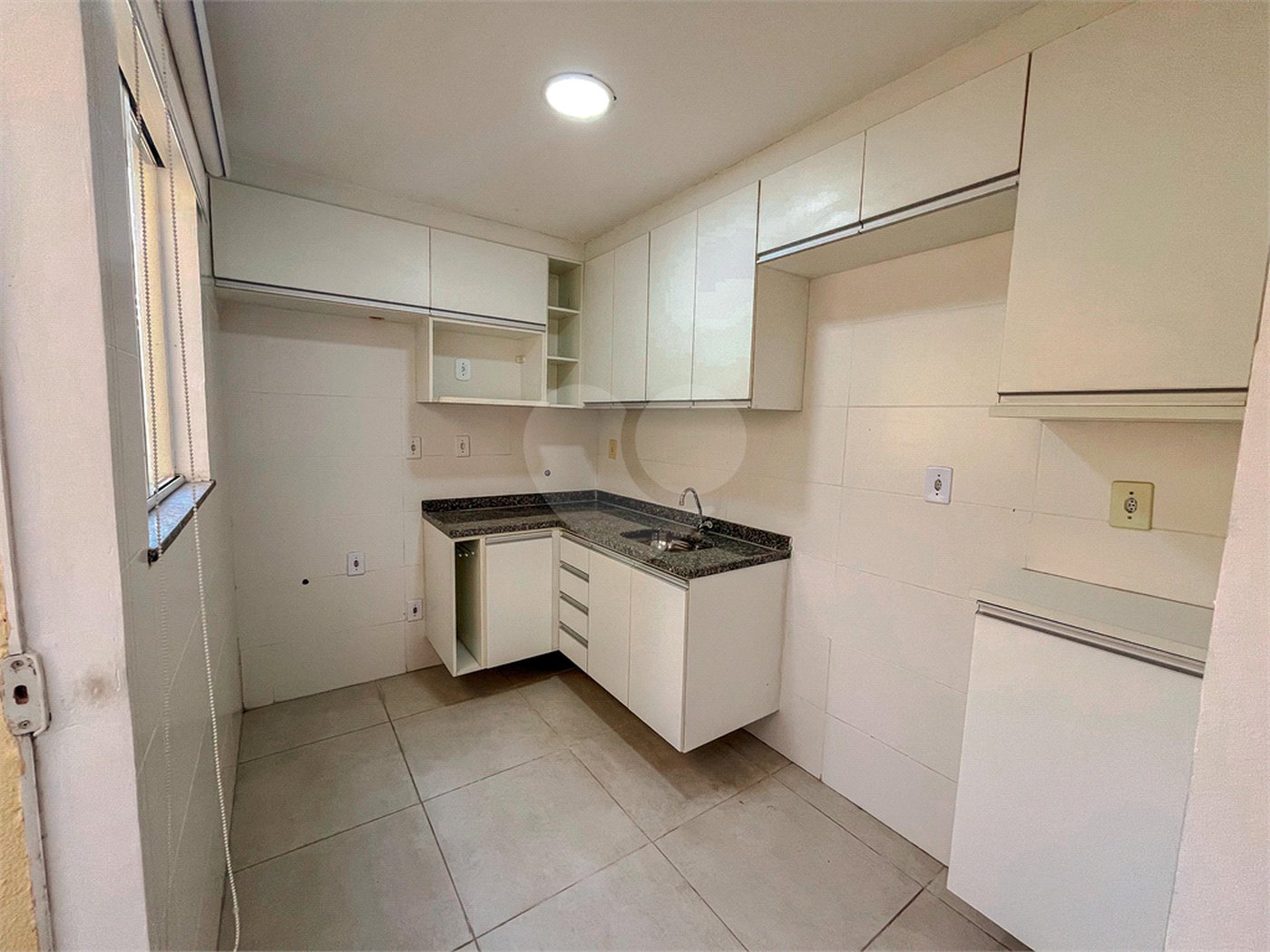 Casa à venda com 4 quartos, sendo 1 suíte, no condomínio Imperial Santa Cruz, Rio de Janeiro - RJ