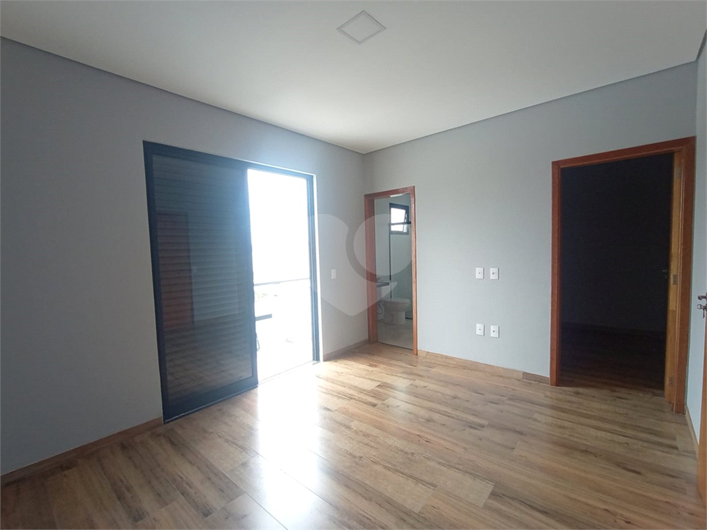 Casa à venda com 3 quartos, sendo 2 suítes, no condomínio Vila Rica, Indaiatuba - SP