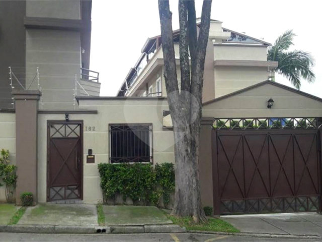 Casa à venda com 3 quartos, sendo 1 suíte, no condomínio Algarve Residencial, São Paulo - SP