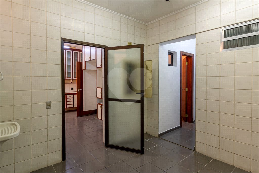 Casa à venda com 4 quartos, sendo 3 suítes,  no condomínio Vila das Flores, São Paulo - SP