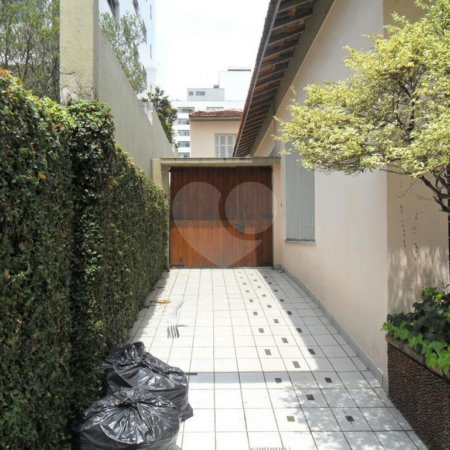 Casa Térrea para alugar com 1 quarto, sendo 3 suítes,  em Indianópolis, São Paulo, SP