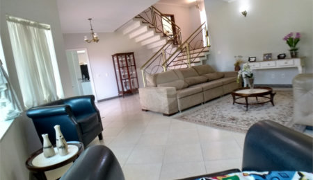 Casa à venda com 3 quartos, sendo 2 suítes,  no condomínio Vila Hípica I, Vinhedo - SP