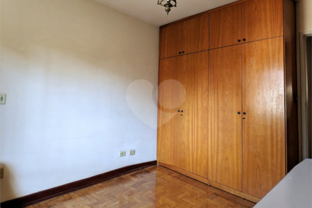 Sobrado à venda com 5 quartos, sendo 1 suíte,  em Vila Nova Conceição, São Paulo, SP