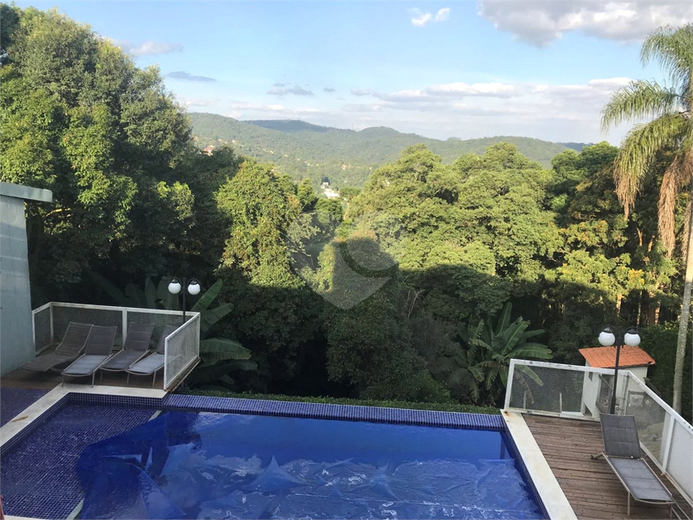 Casa à venda com 4 quartos, sendo 3 suítes, no condomínio Alpes da Cantareira, Mairiporã - SP