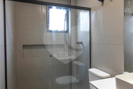 Sobrado à venda com 3 quartos, sendo 1 suíte, em Vila Gumercindo, São Paulo, SP
