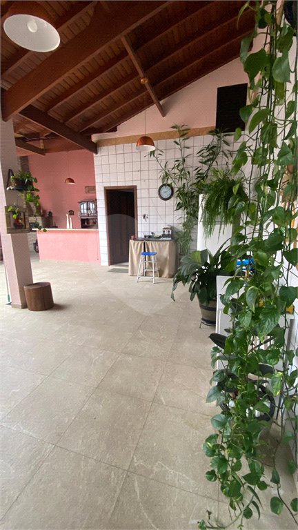 Casa à venda com 3 quartos, sendo 2 suítes, no condomínio Residencial Jardim Altos de Suzano, Suzano - SP
