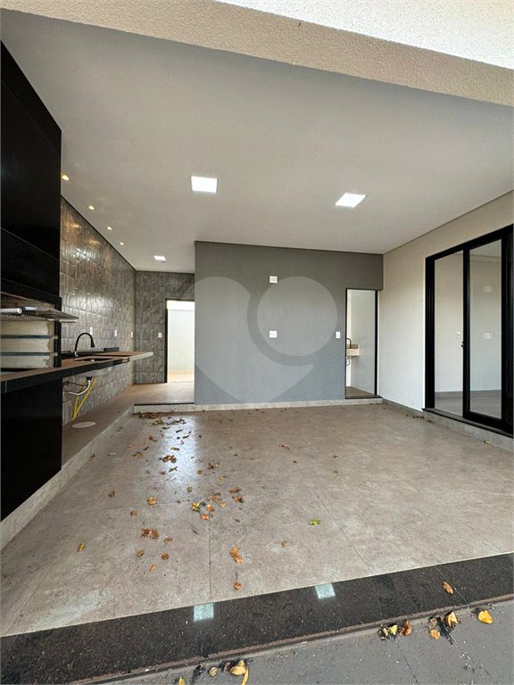 Casa à venda com 3 quartos, sendo 1 suíte, no condomínio Jd. Parque Alvorada, Araraquara - SP